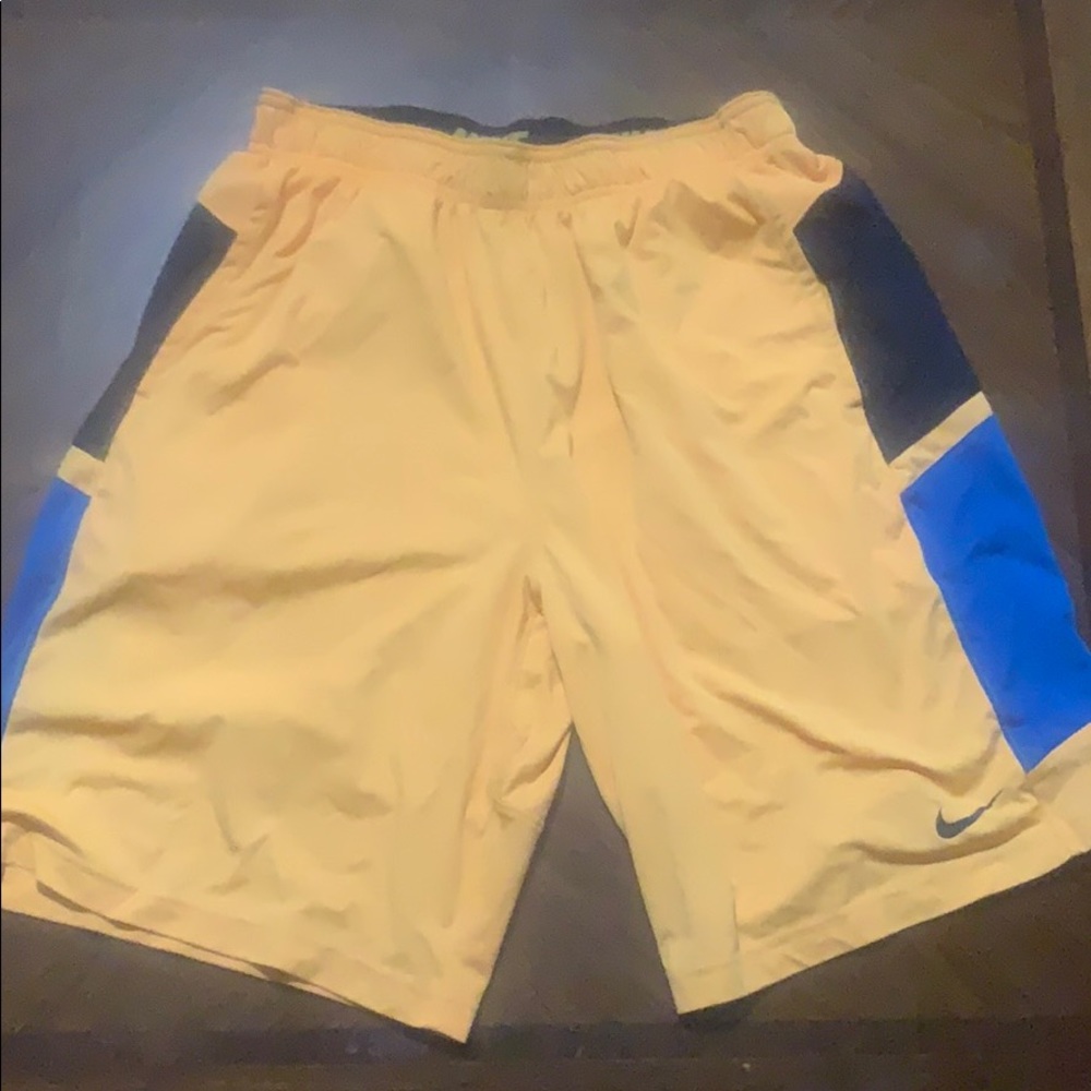 Closet cleaning - Picture 1 of 2